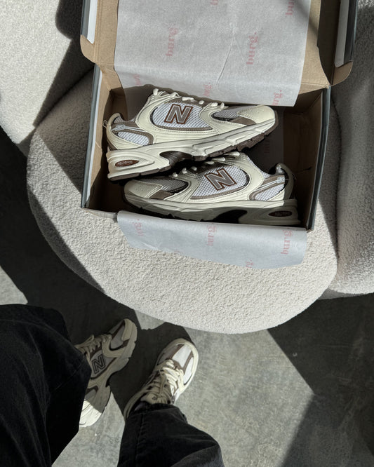 Tênis NB 530 Off White Com Marrom